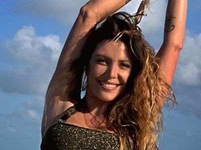 "Ese hueco...": el bikini de Mónica Ayos dejó al descubierto una alarmante mancha