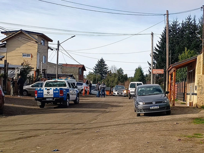 Hallaron un cuerpo sin vida dentro de una camioneta en Villa La Angostura
