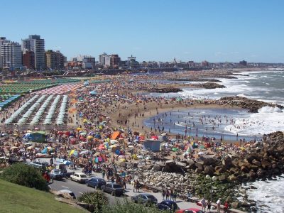 A pesar de la crisis, la temporada de verano alcanzó el récord de turistas en todo el país