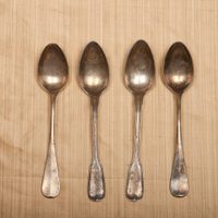 El infalible truco de la abuela para dejar las cucharas metálicas brillantes y como recién compradas