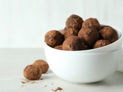 Trufas de chocolate con banana y sin gluten: irresistibles y fáciles para una tarde de dulce