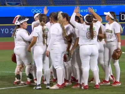 Podrían expulsar a jugadoras de softbol que tiraron uniformes; FMS abre investigación