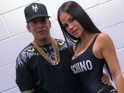 ¡Se muere Daddy Yankee! Natti Natasha y su esposa a puro escotazo ¡se vio todo!