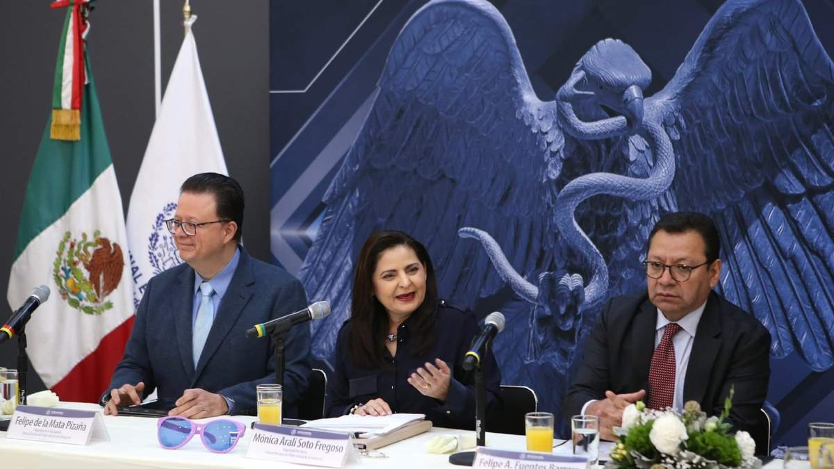 Felipe de la Mata Pizaña, Mónica Soto y Felipe Fuentes Barrera