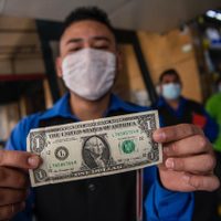 Cae sólo 2.6% el envío de remesas a México