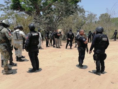 Comando irrumpe en escuelas de Guerrero; 80 planteles se mantienen cerrados por violencia