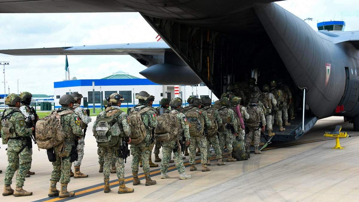 Los soldados fueron enviados en un avión C-130 Hércules
