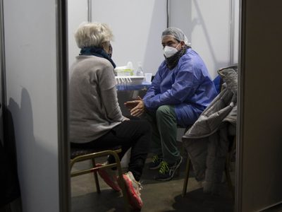 El país superó la barrera de los 111 mil decesos a causa del coronavirus