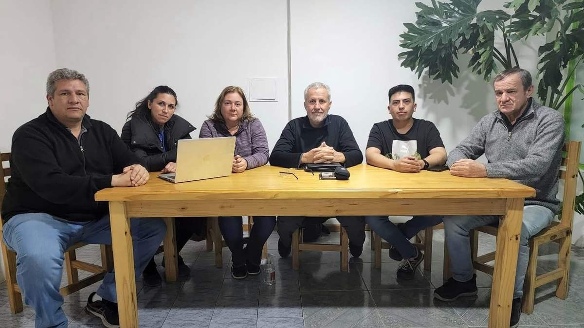 Andrés Peressini, junto a dirigentes de SIEMPRE. Fuente: (Twitter)