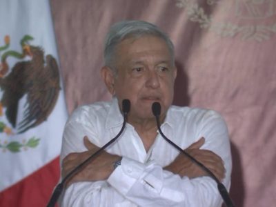 López Obrador envía "un abrazo" a reporteros tras accidente en Sonora