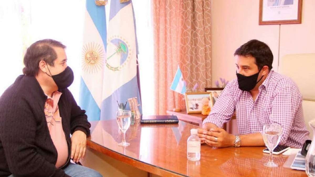 La reunión se concretó en el despacho del intendente de Zapala. Fuente: (Twitter).