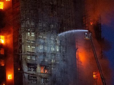 Arde complejo residencial en Hong Kong; hay al menos 36 muertos