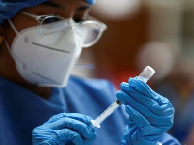 Empieza la aplicación de terceras dosis en Neuquén: quiénes las recibirán hoy