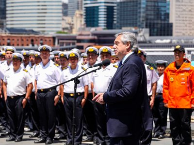 Alberto Fernández homenajeó a la Armada Argentina en su día