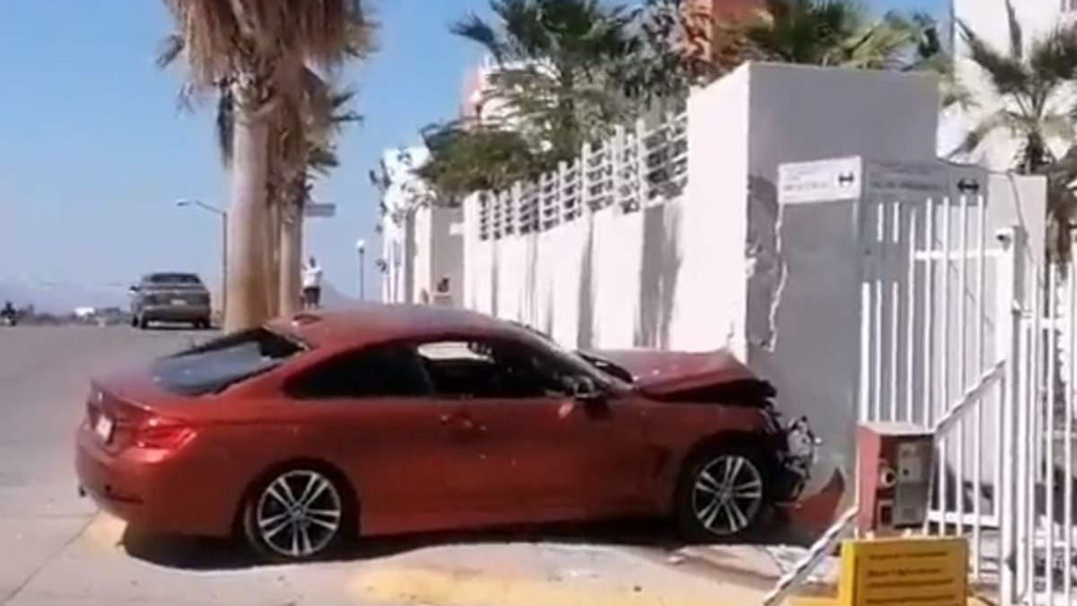 Uno de los autos baleados en Culiacán, Sinaloa