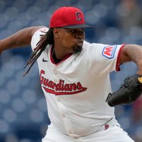 Acusan de aceptar sobornos para amañar partidos a Emmanuel Clase y Luis Ortiz, peloteros de la MLB