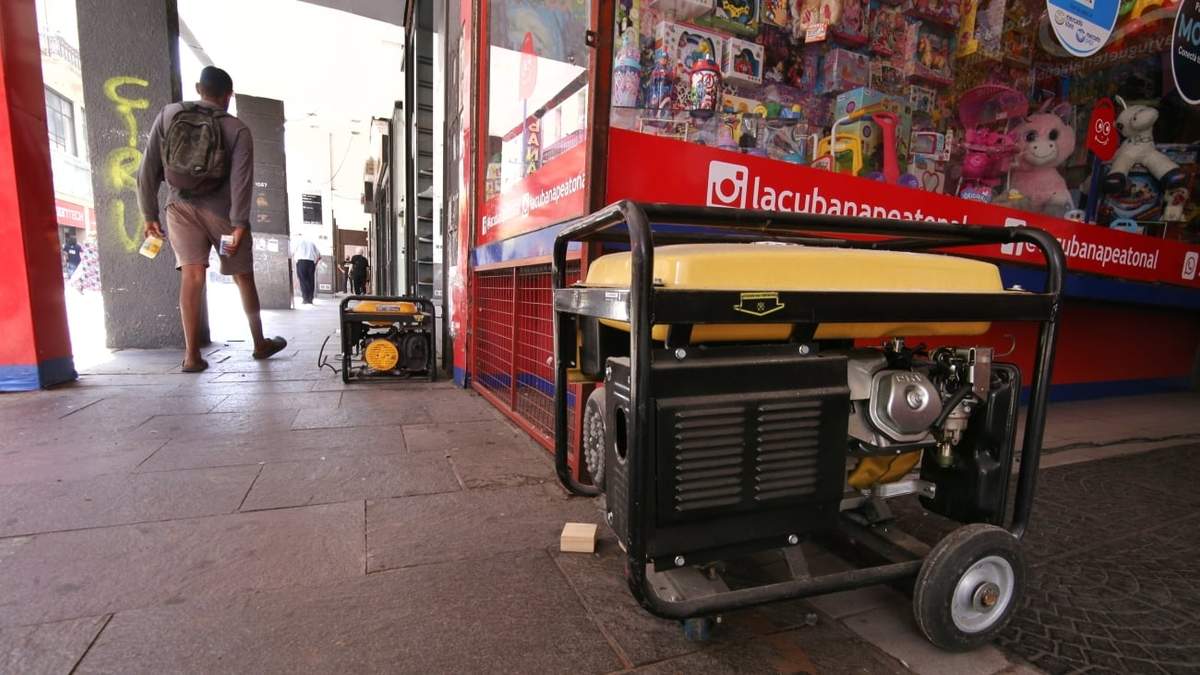 Ante los cortes de electricidad, comerciantes recurren a grupos electrógenos propios. Fuente: (Twitter)