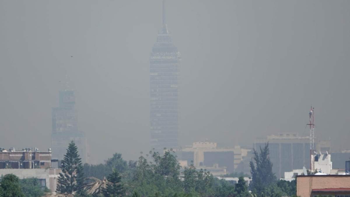 Torre Latinoamericana en contingencia ambiental