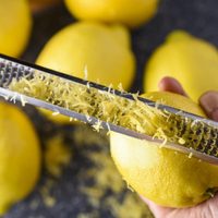No tires las cáscaras de limón: prepará esta sal para condimentar tus comidas y más saludable que la común