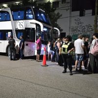 Escandaloso inicio de un viaje de egresados de chicos de Centenario