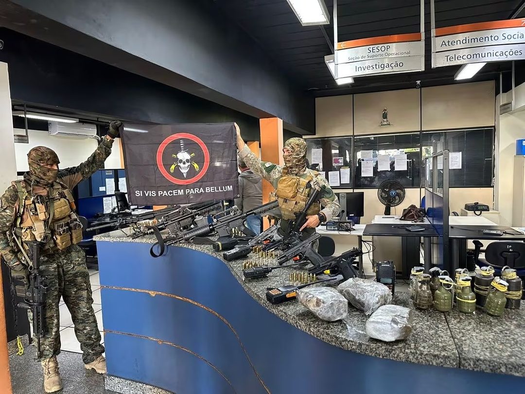 Armamento decomisado. Foto Policía Militar de Río de Janeiro