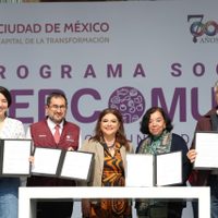 Brugada encabezó segunda entrega de 25 mil vales del programa Mercomuna
