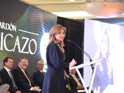 Denuncian a Claudia Pavlovich por supuestamente meter a nómina de Sonora a familiares