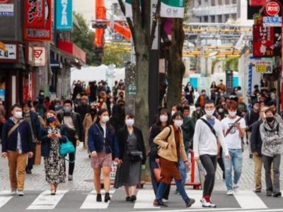 Japón confirma por primera vez más de ocho mil casos de coronavirus; en Tokio, cifra récord