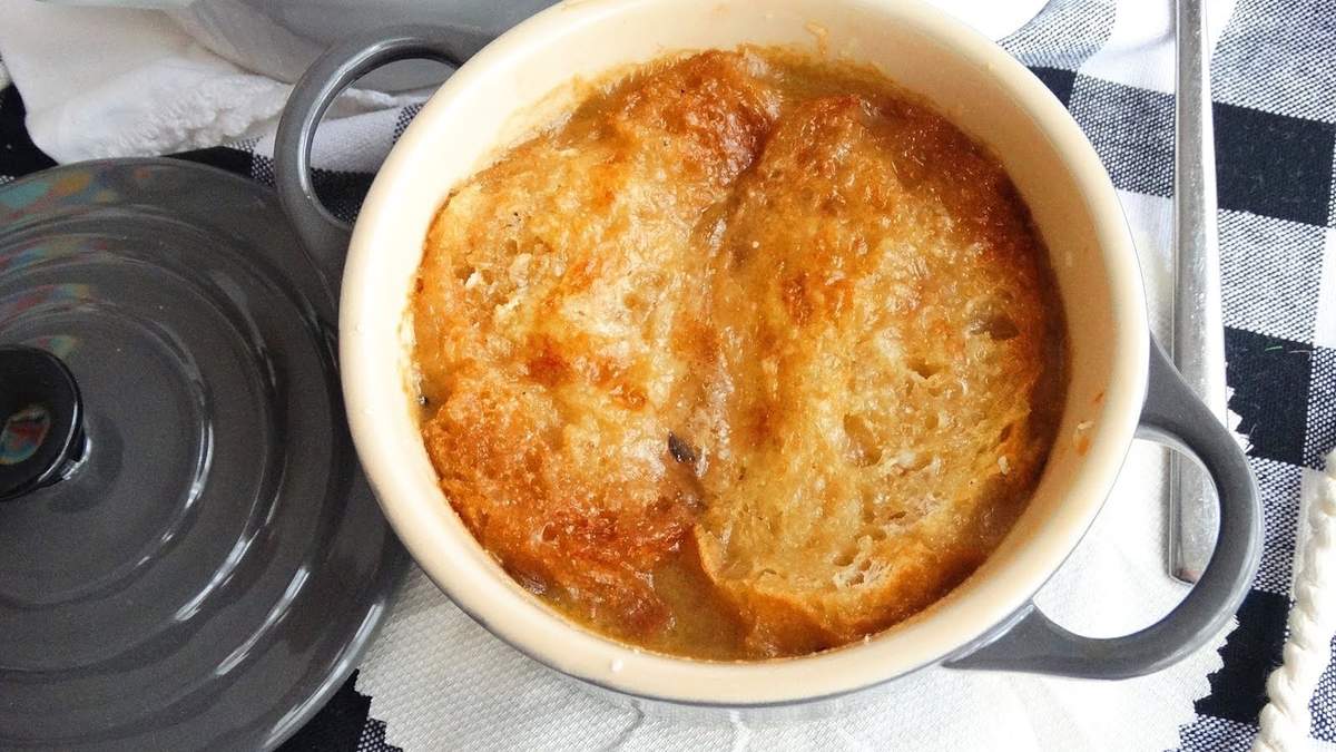 Sopa de cebolla. Fuente: (X)