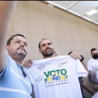 Hijo de Bolsonaro revira a Fernández: "El barco que se hunde es el de Argentina"