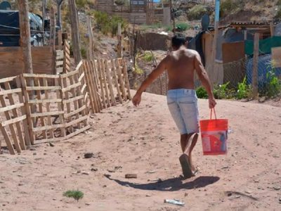 Vecinos del barrio 7 de Mayo reclaman por falta de servicios de agua y cloacas