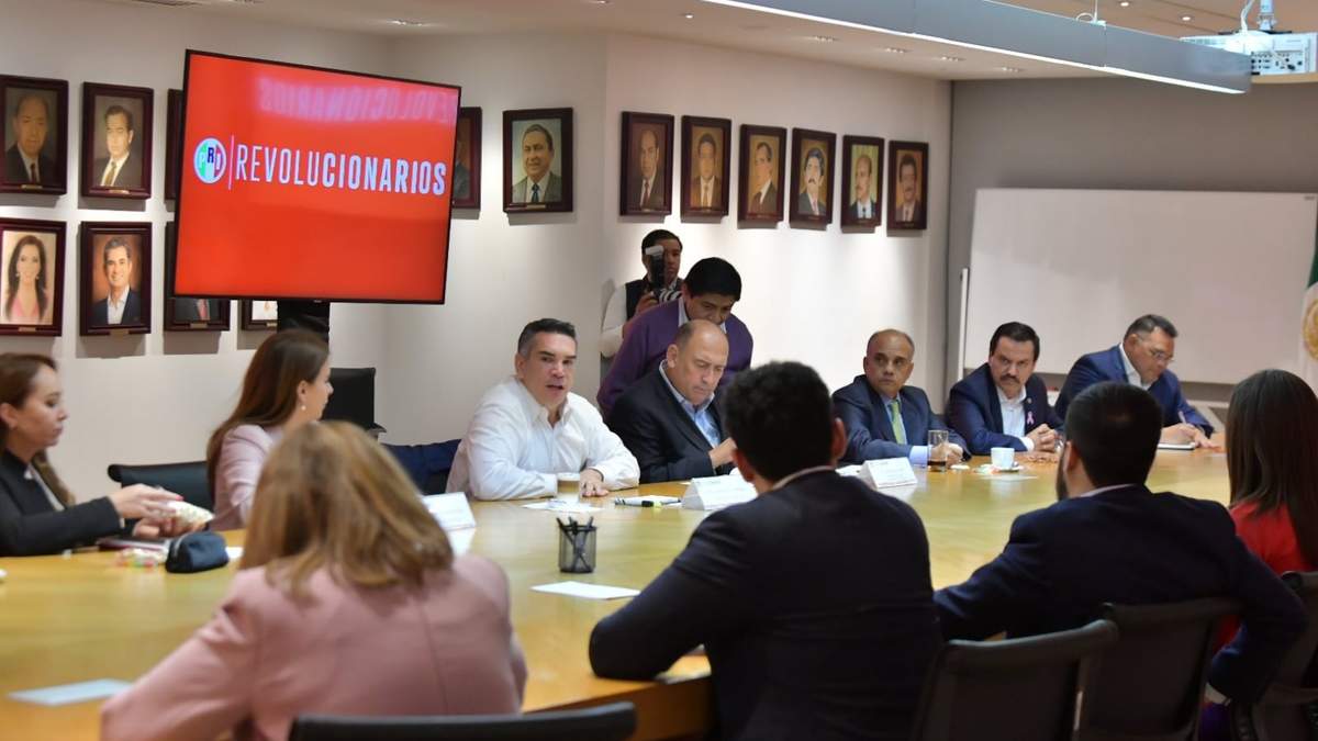 Alito en reunión con legisladores del PRI