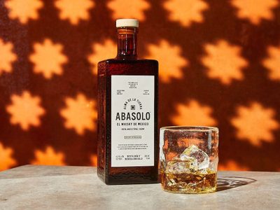 Un whisky mexicano elaborado con método ancestral  y con cometido solidario