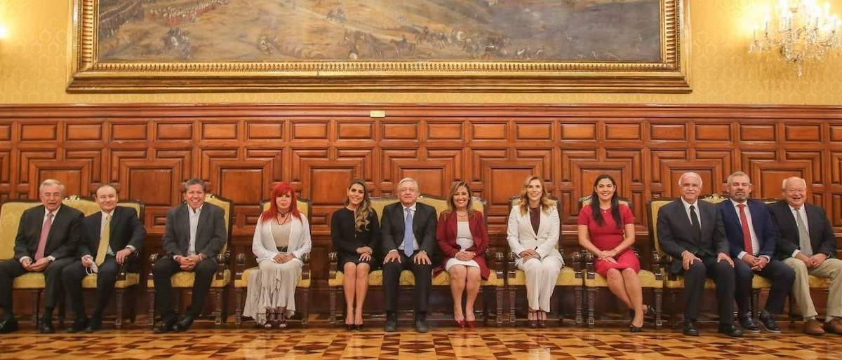 En una imagen de 2021 acompañan al presidente López Obrador los gobernadores de la 4T Rubén Rocha, Alfonso Durazo, David Monreal, Layda Sansores, Evelyn Salgado, Lorena Cuéllar, Marina del Pilar Ávila, Indira Vizcaíno, Miguel Ángel Navarro, Alfredo Ramírez Bedolla y Víctor Manuel Castro.
