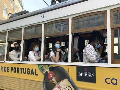 El segundo esta semana: otro país europeo dice adiós a los barbijos en espacios interiores