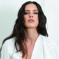 "¡De otro planeta!": Delfina Chaves apareció así y desafió al frío. ¡Arde la cuarentena!