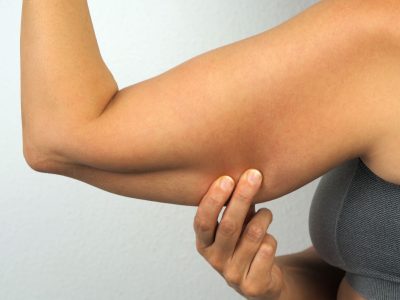 Adiós brazos flácidos: 5 ejercicios para hacer en casa y que puedas lograr tríceps sólidos