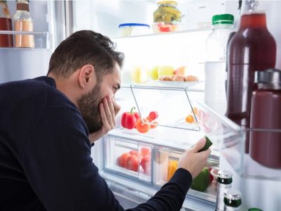 Con solo 1 cosa: el secreto de los expertos para decirle adiós a los malos olores de la heladera