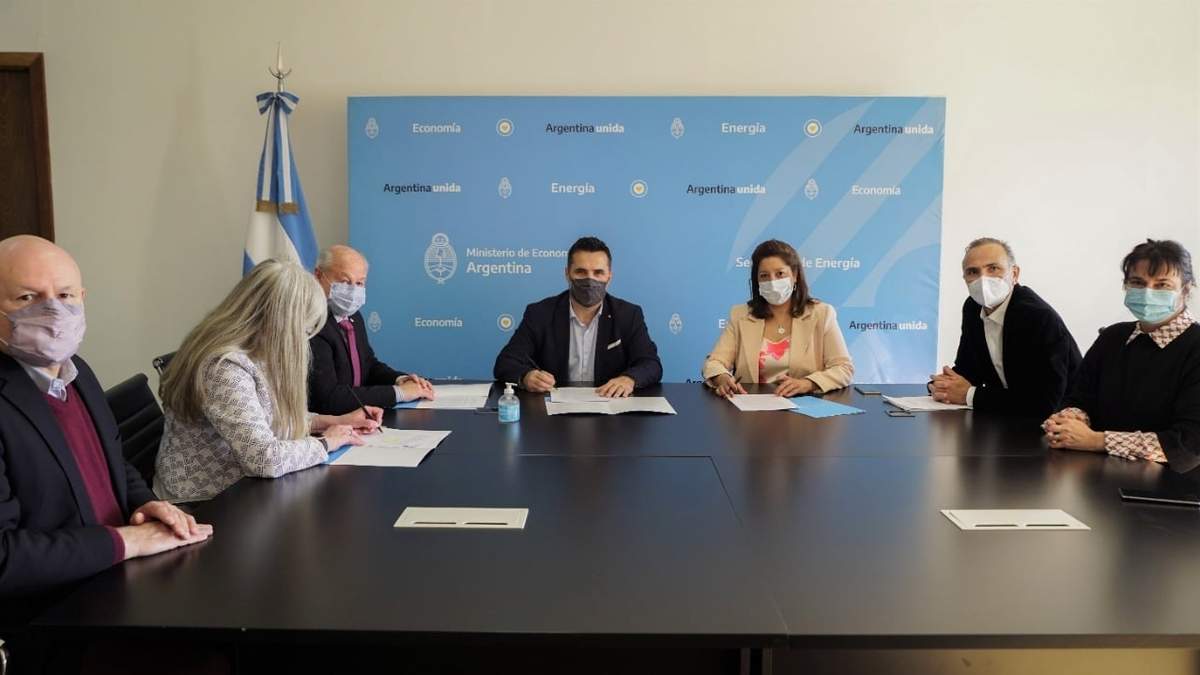 El acuerdo entre Darío Martínez y Arabela Carreras. Fuente: (Twitter)