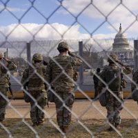El Ejército de EE. UU. mantendrá hasta marzo el operativo de seguridad