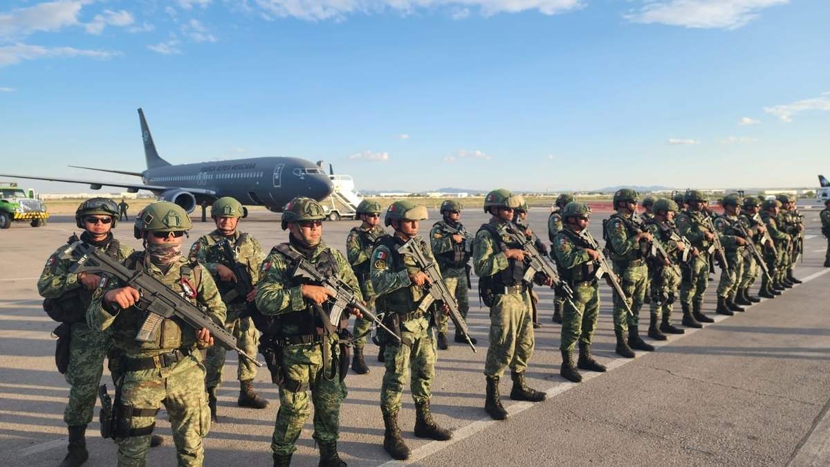 La llegada de los militares al aeropuerto de Ciudad Juárez