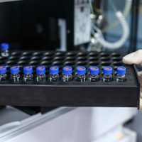 Empresas de EU y Alemania esperan tener la vacuna contra covid-19 a final de año