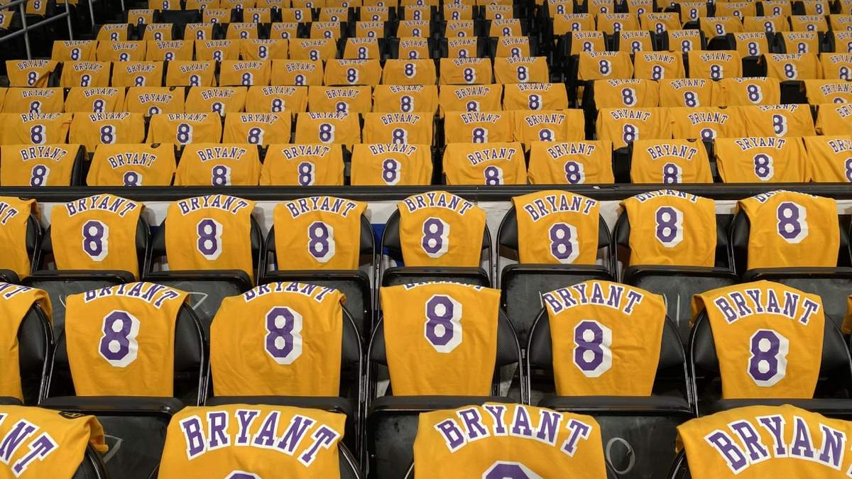 La camiseta de Kobe en todo el estadio. Fuente (Instagram)