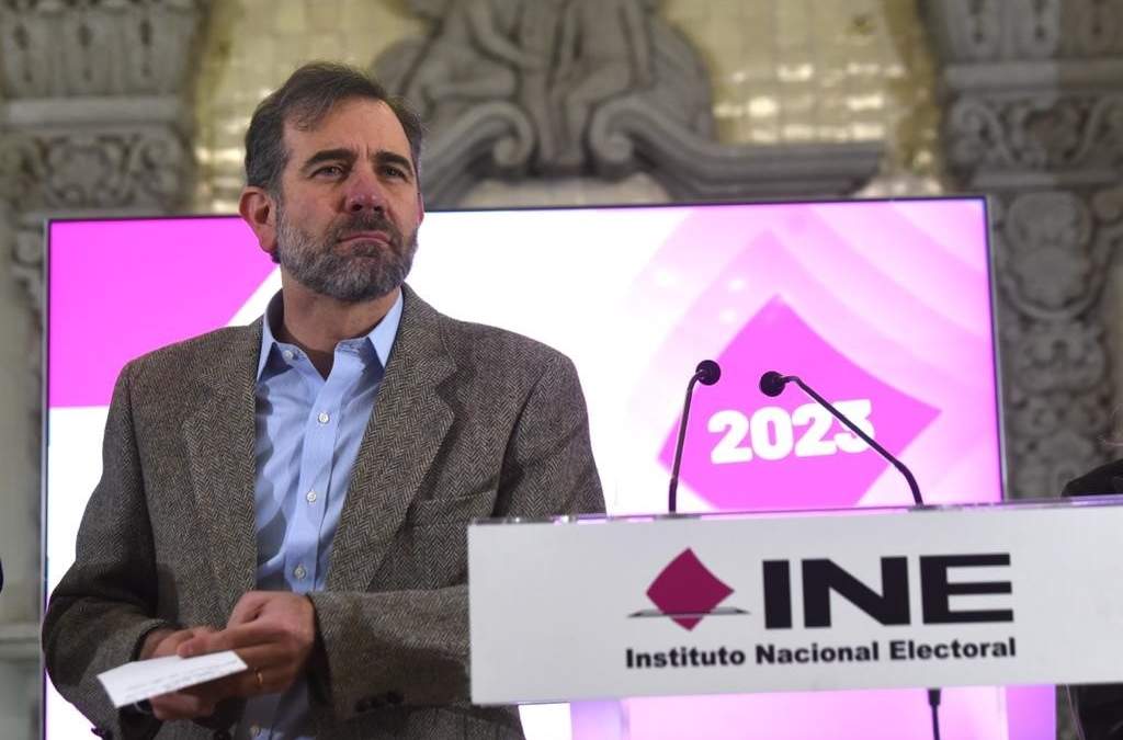 Lorenzo Córdova, dirigente del INE