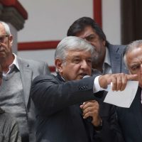 López Obrador se reúne con parte de su gabinete en la casa de transición