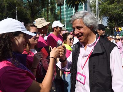Muestran músculo los opositores a AMLO (Videos)