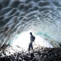 Túneles de hielo en la Patagonia: una experiencia natural que sorprende y enamora