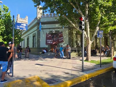 Ceramistas se manifestaron en Casa de Gobierno ante la falta de respuestas por las compras anuales