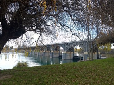 Vecinos de Vista Alegre rescataron a dos jóvenes que se ahogaban en el Dique Ballester