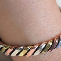 Si tenés pulseras viejas u oxidadas, no las tires: mirá cómo decorarlas, tan hermosas como las que venden en Temu o Shein